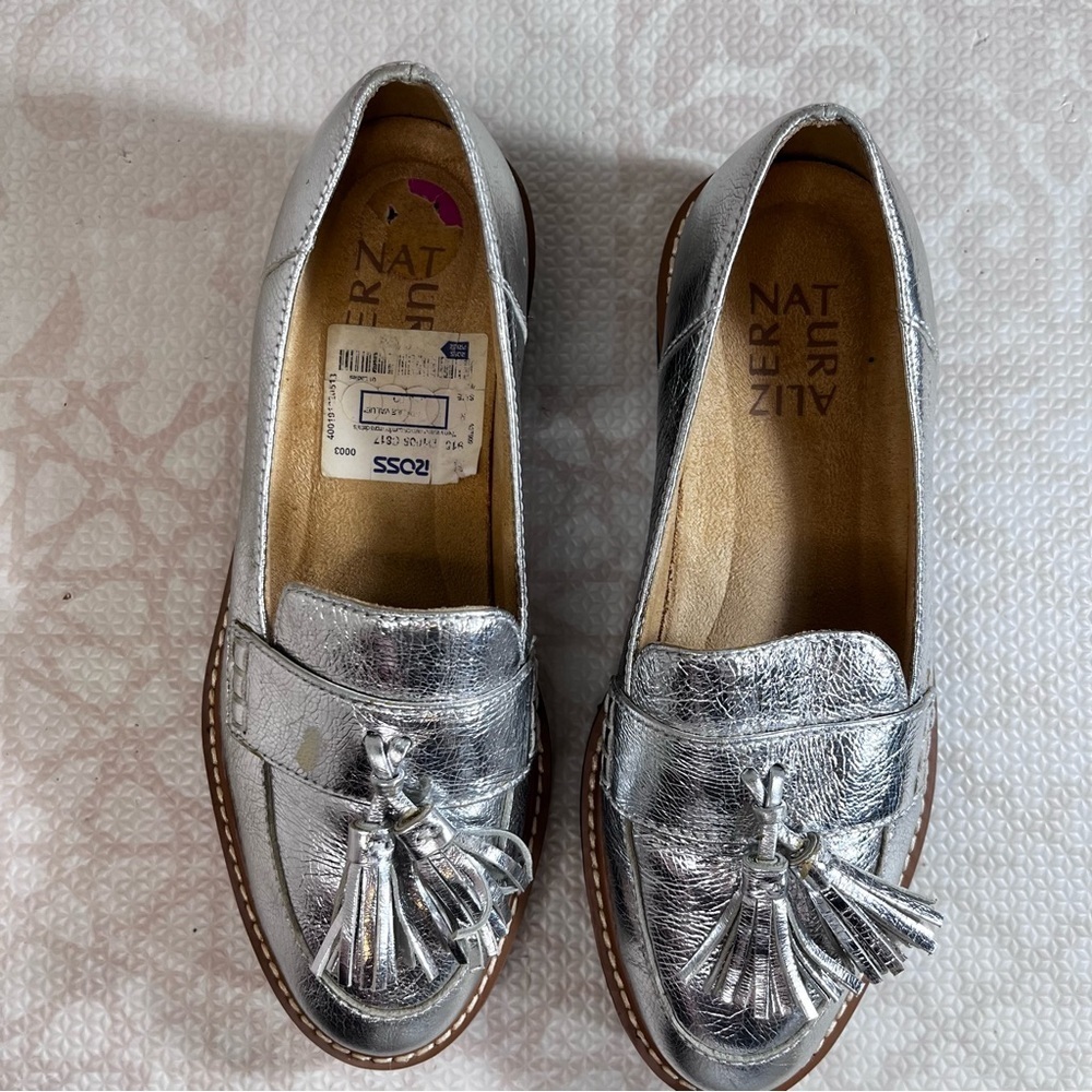 Naturalizer Metallic Silver Tassel August Loafers Preppy Slip-on Women’s Shoe - Picture 11 of 12
